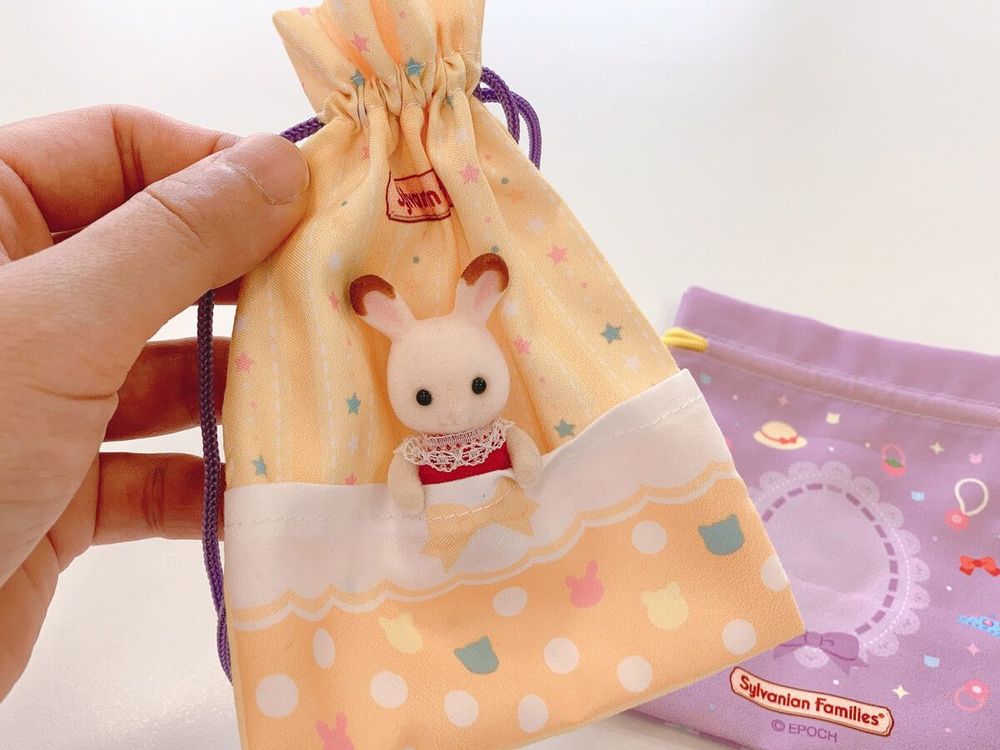 こうやって腕で挟むと安定します！お部屋に飾るだけでもかわいい♪